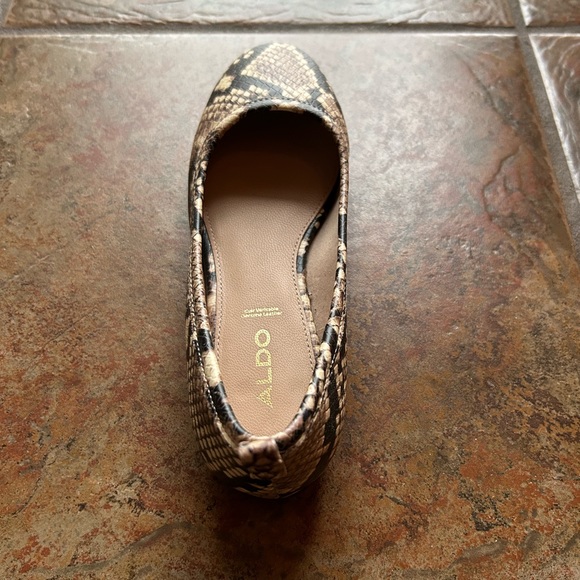 Aldo flat shows. Size 5. Snake print - Picture 2 of 5